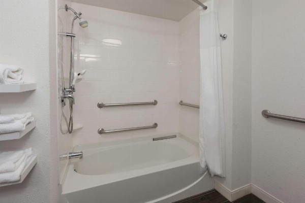 Hampton Inn By Hilton Waterbury image 17